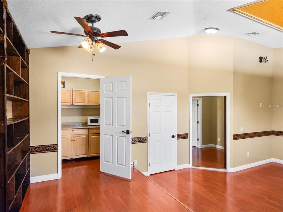 For Rent: $3,995 (6 beds, 4 baths, 4476 Square Feet)