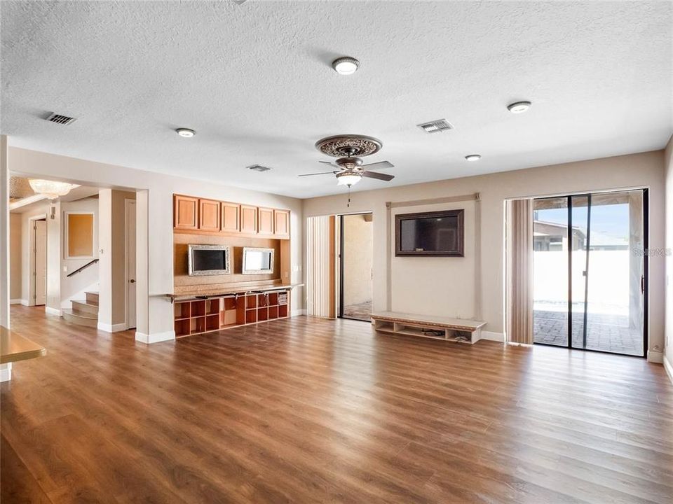 For Rent: $3,995 (6 beds, 4 baths, 4476 Square Feet)