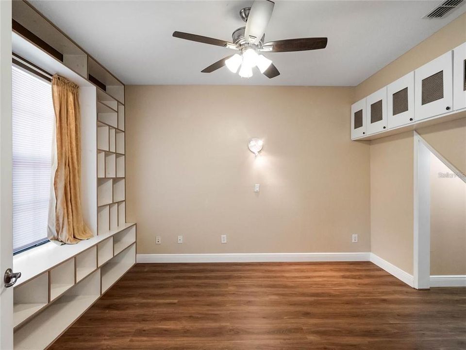 For Rent: $3,995 (6 beds, 4 baths, 4476 Square Feet)