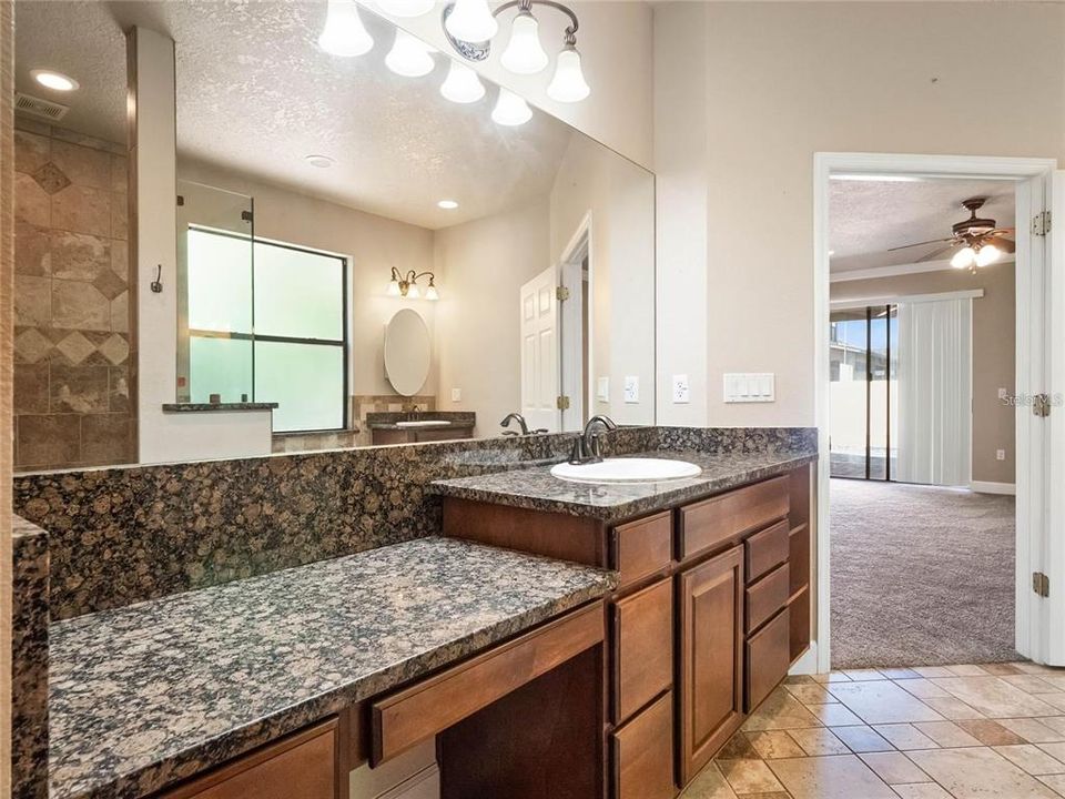 For Rent: $3,995 (6 beds, 4 baths, 4476 Square Feet)