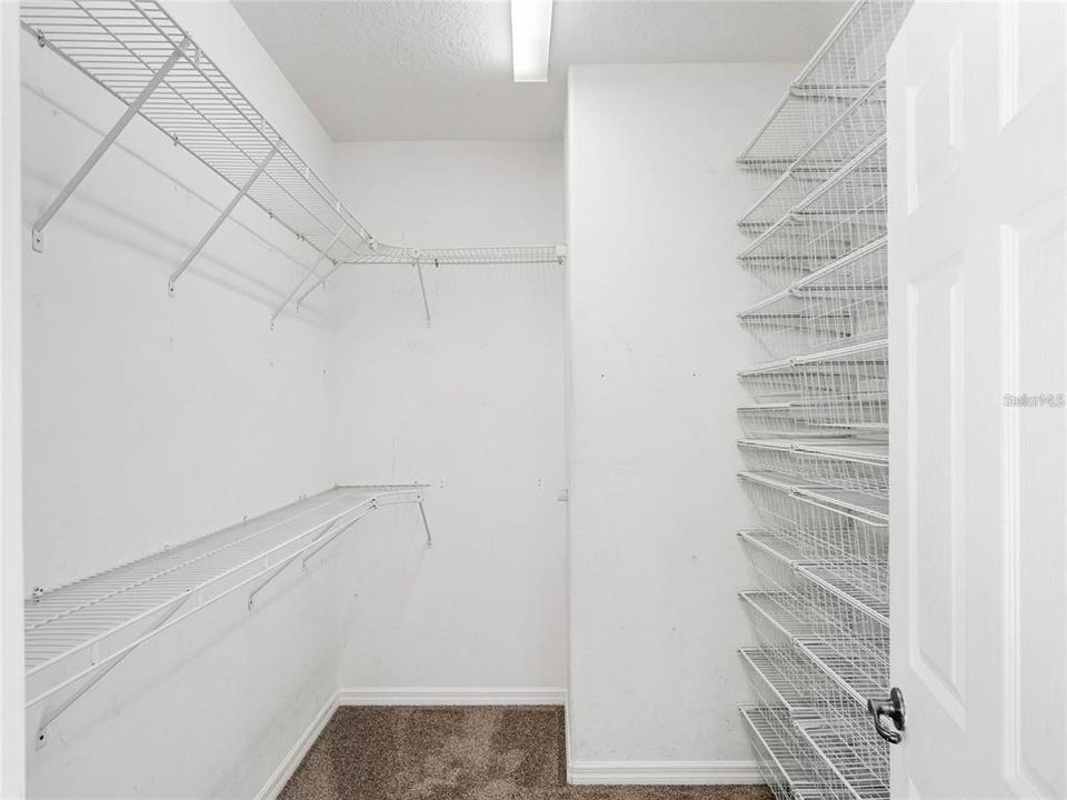 For Rent: $3,995 (6 beds, 4 baths, 4476 Square Feet)