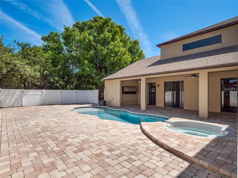 For Rent: $3,995 (6 beds, 4 baths, 4476 Square Feet)