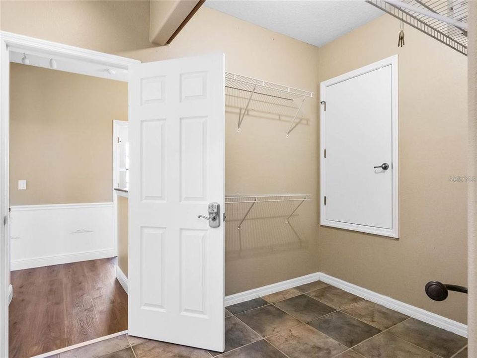 For Rent: $3,995 (6 beds, 4 baths, 4476 Square Feet)