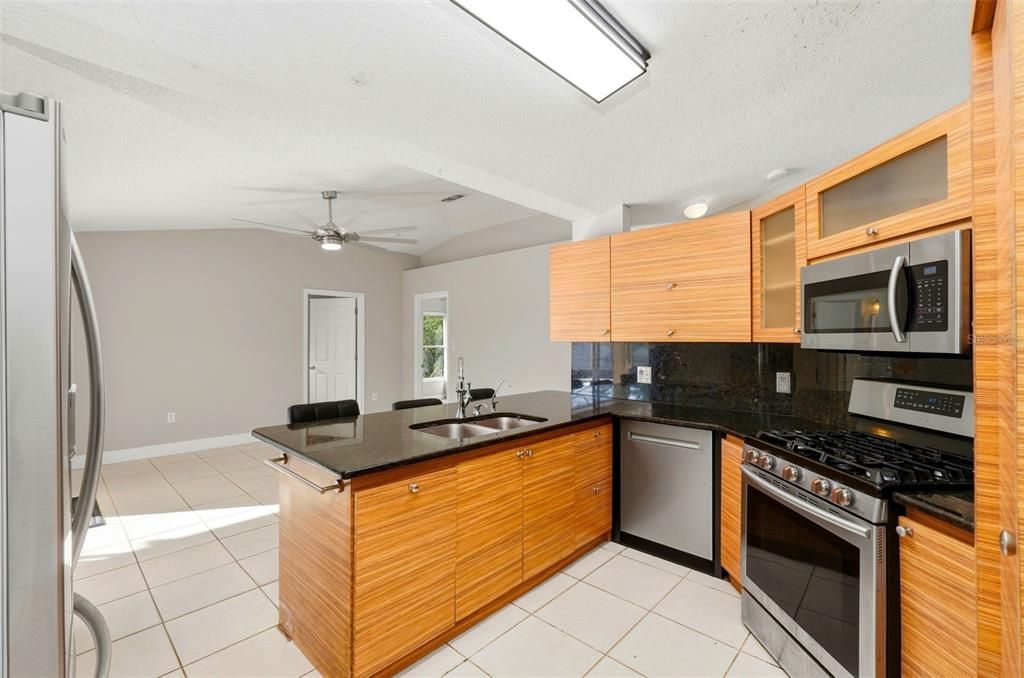 For Sale: $340,000 (4 beds, 2 baths, 1731 Square Feet)