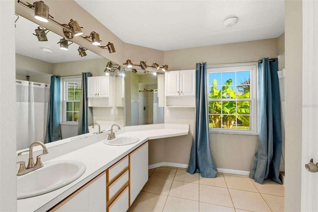 For Sale: $340,000 (4 beds, 2 baths, 1731 Square Feet)