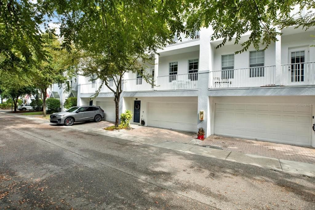 出租: $3,000 (3 贝兹, 3 浴室, 1913 平方英尺)