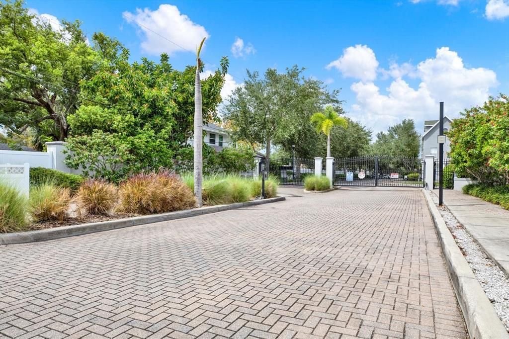 出租: $3,000 (3 贝兹, 3 浴室, 1913 平方英尺)