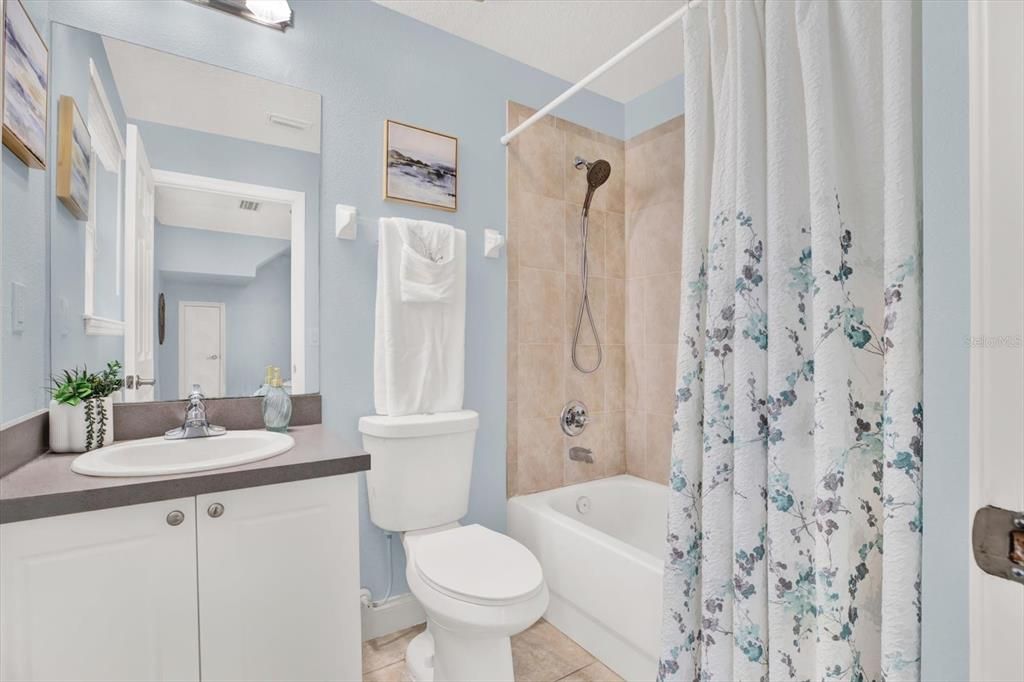 出租: $3,000 (3 贝兹, 3 浴室, 1913 平方英尺)