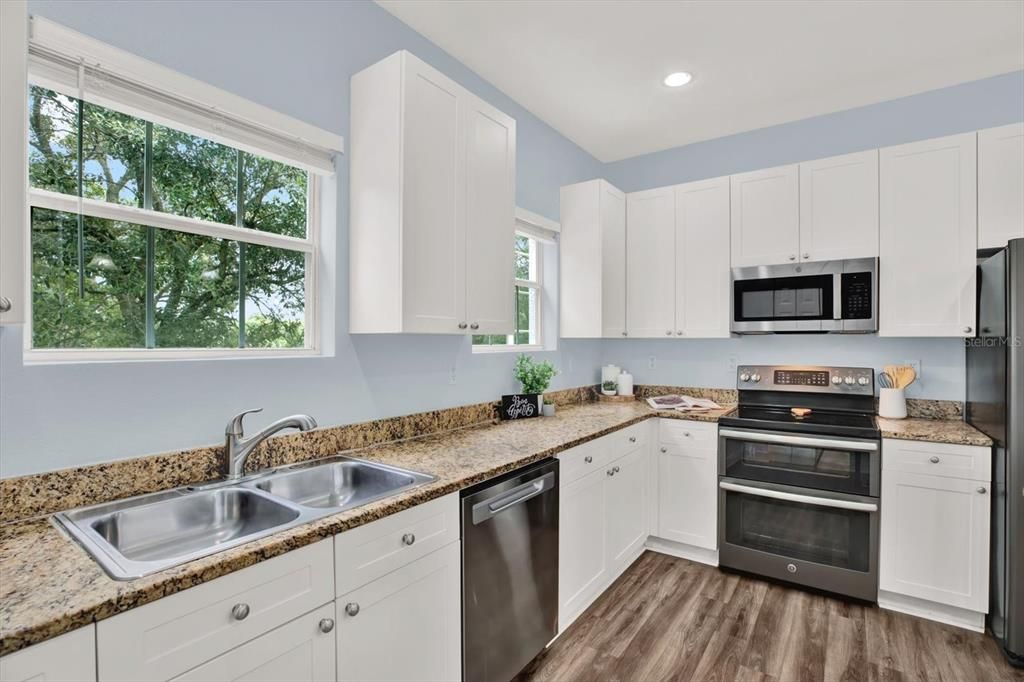 出租: $3,000 (3 贝兹, 3 浴室, 1913 平方英尺)