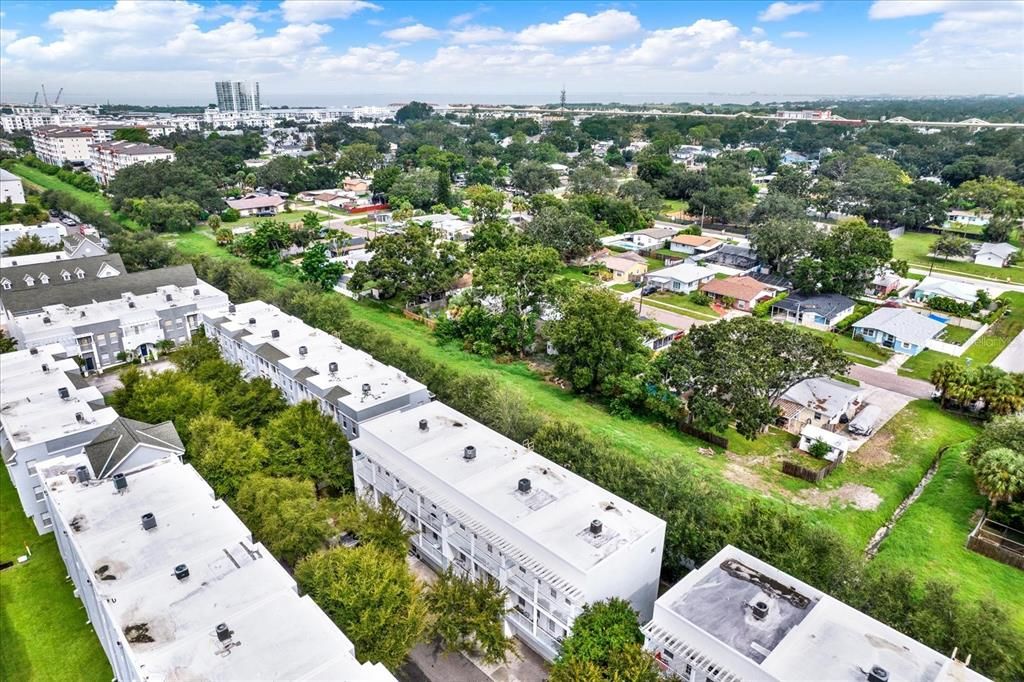 出租: $3,000 (3 贝兹, 3 浴室, 1913 平方英尺)