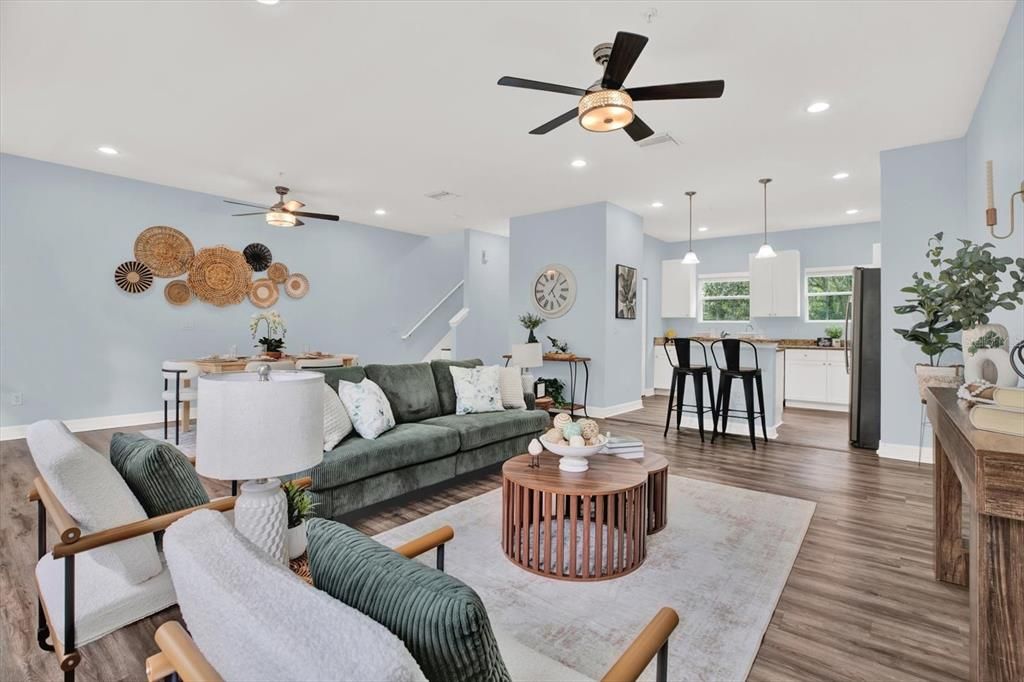 出租: $3,000 (3 贝兹, 3 浴室, 1913 平方英尺)