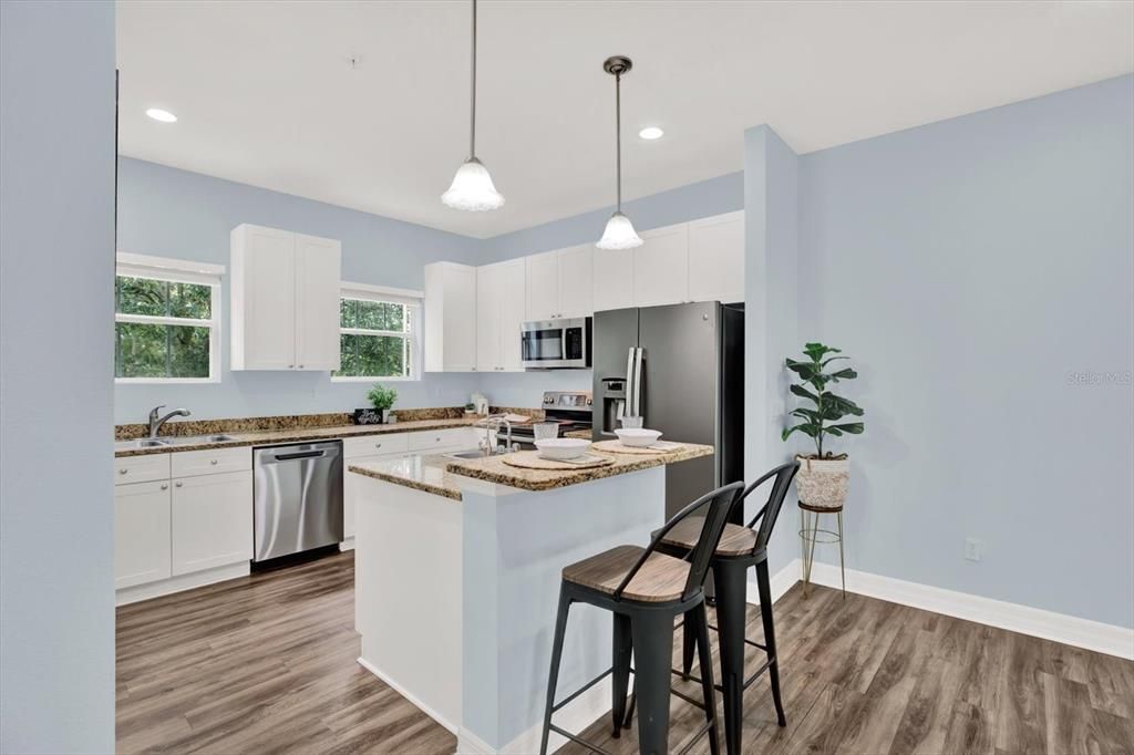 出租: $3,000 (3 贝兹, 3 浴室, 1913 平方英尺)