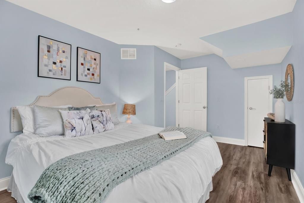 出租: $3,000 (3 贝兹, 3 浴室, 1913 平方英尺)