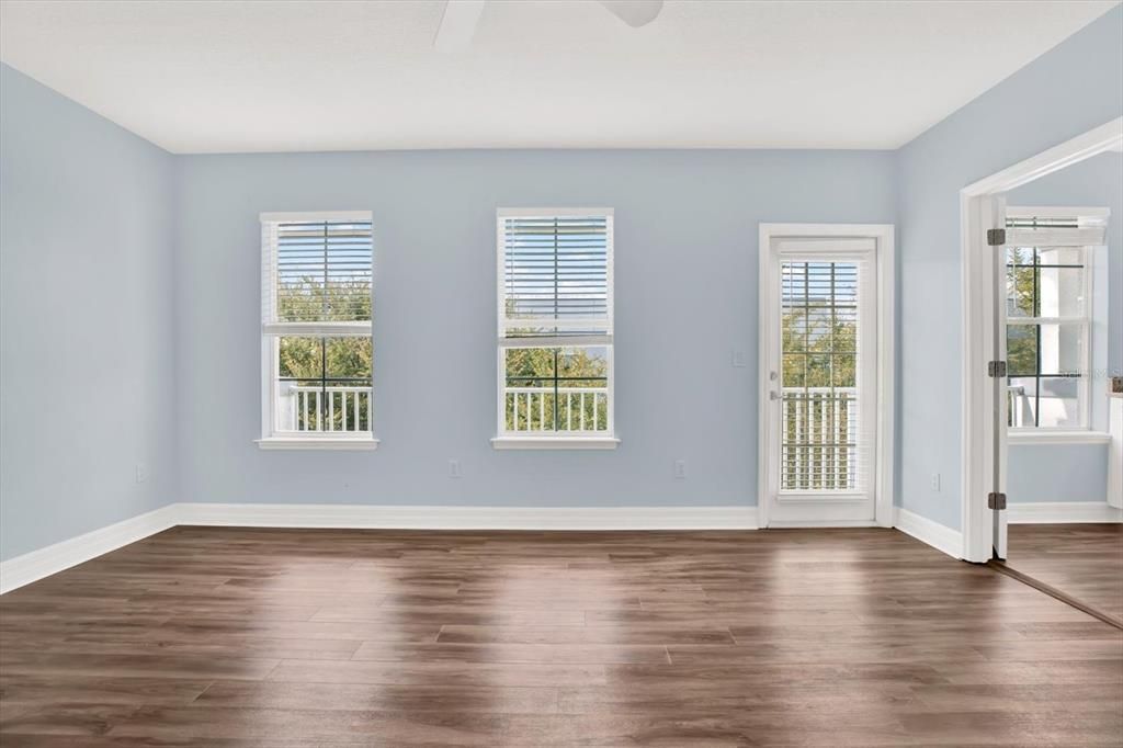 出租: $3,000 (3 贝兹, 3 浴室, 1913 平方英尺)