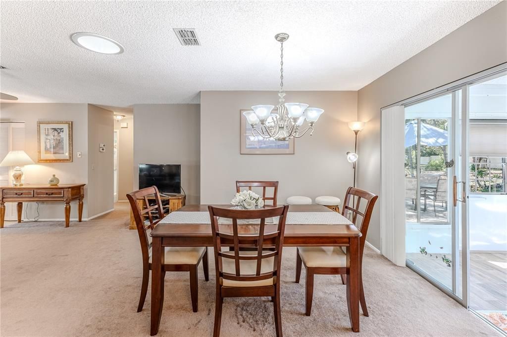 Под контрактом: $239,000 (2 спален, 2 ванн, 1146 Квадратных фут)