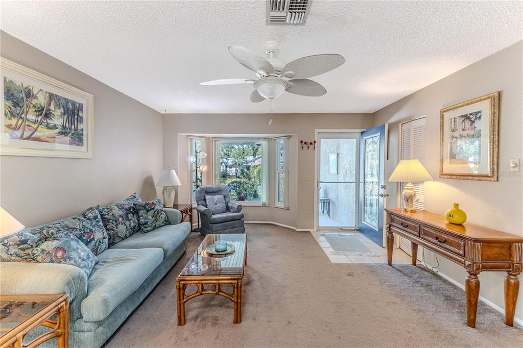 Под контрактом: $239,000 (2 спален, 2 ванн, 1146 Квадратных фут)