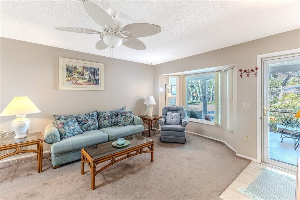 Под контрактом: $239,000 (2 спален, 2 ванн, 1146 Квадратных фут)