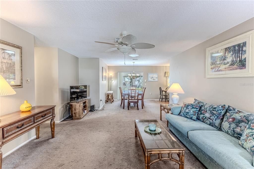 Под контрактом: $239,000 (2 спален, 2 ванн, 1146 Квадратных фут)