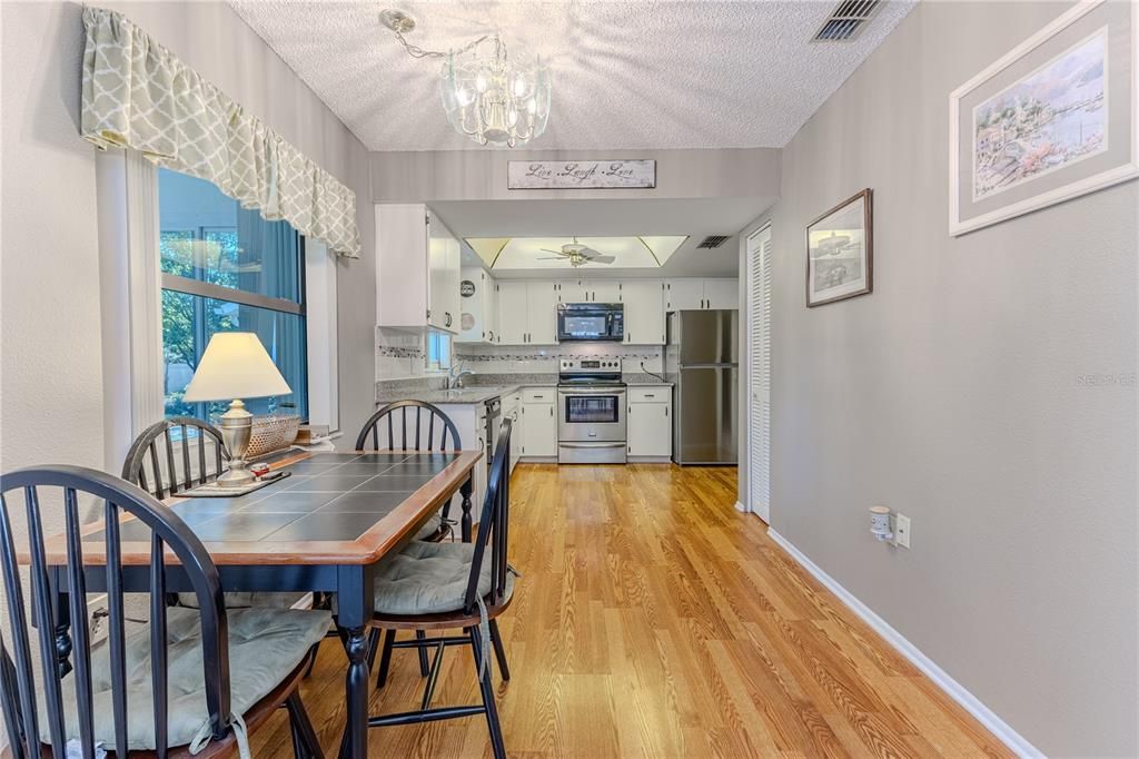 Под контрактом: $239,000 (2 спален, 2 ванн, 1146 Квадратных фут)