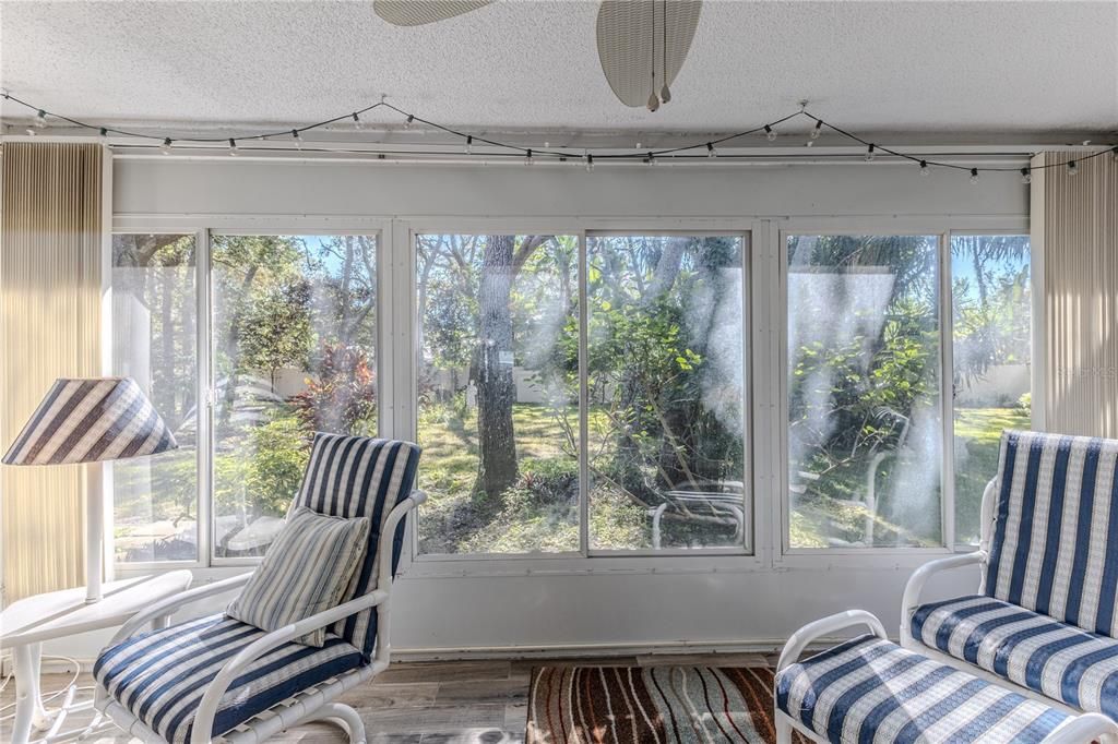 Под контрактом: $239,000 (2 спален, 2 ванн, 1146 Квадратных фут)