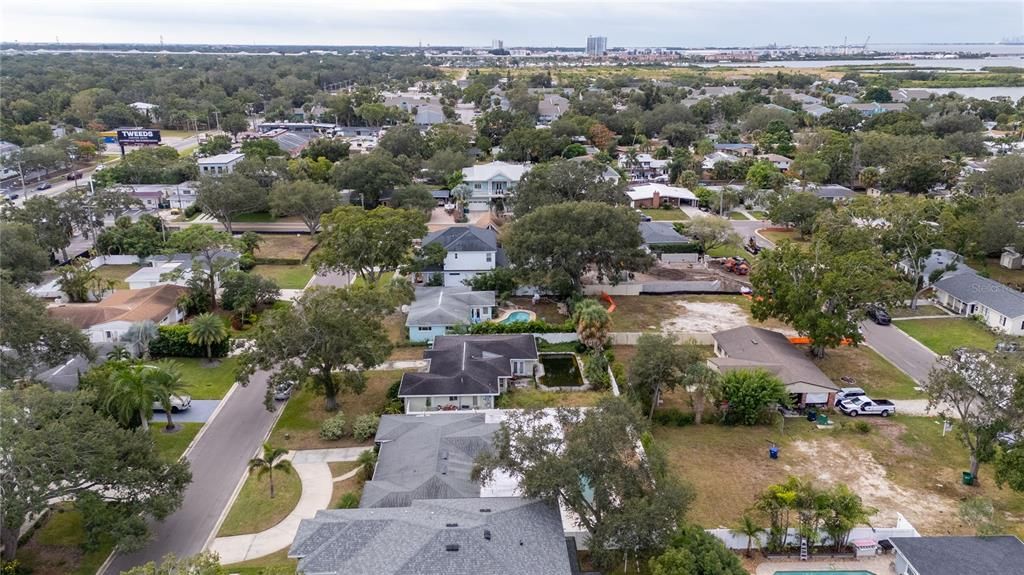 合同活跃: $550,000 (5 贝兹, 3 浴室, 2324 平方英尺)