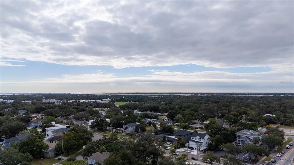 合同活跃: $550,000 (5 贝兹, 3 浴室, 2324 平方英尺)