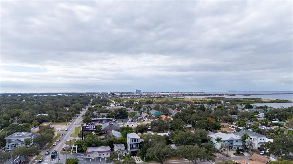 合同活跃: $550,000 (5 贝兹, 3 浴室, 2324 平方英尺)