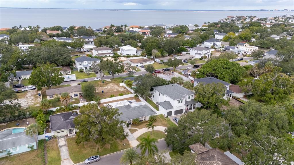 合同活跃: $550,000 (5 贝兹, 3 浴室, 2324 平方英尺)