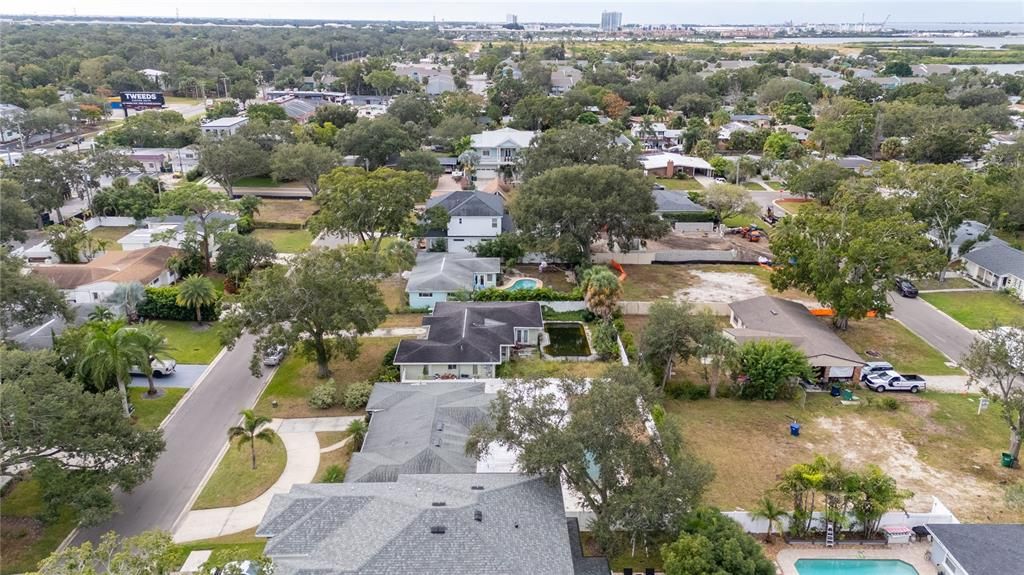 合同活跃: $550,000 (5 贝兹, 3 浴室, 2324 平方英尺)