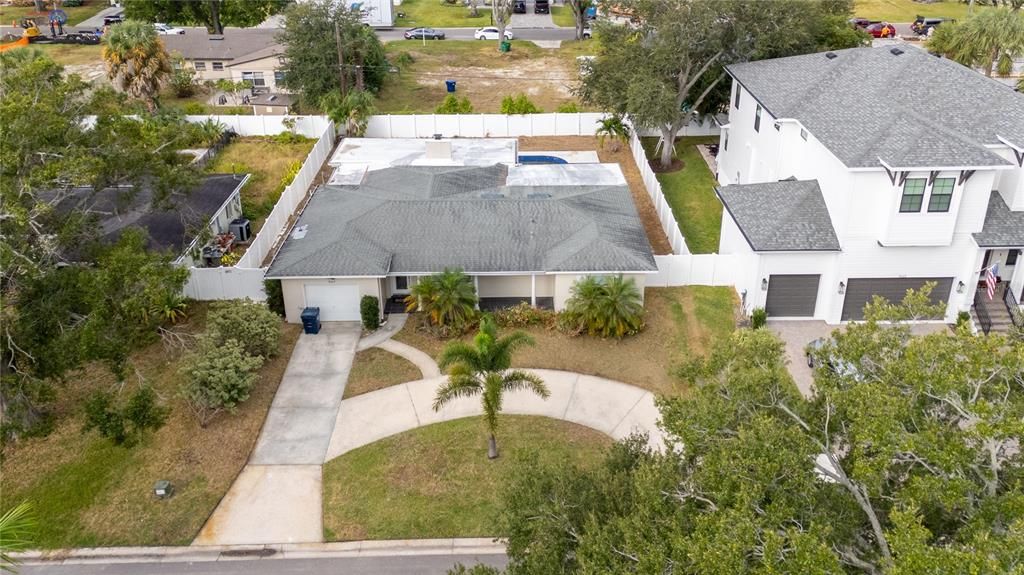 合同活跃: $550,000 (5 贝兹, 3 浴室, 2324 平方英尺)