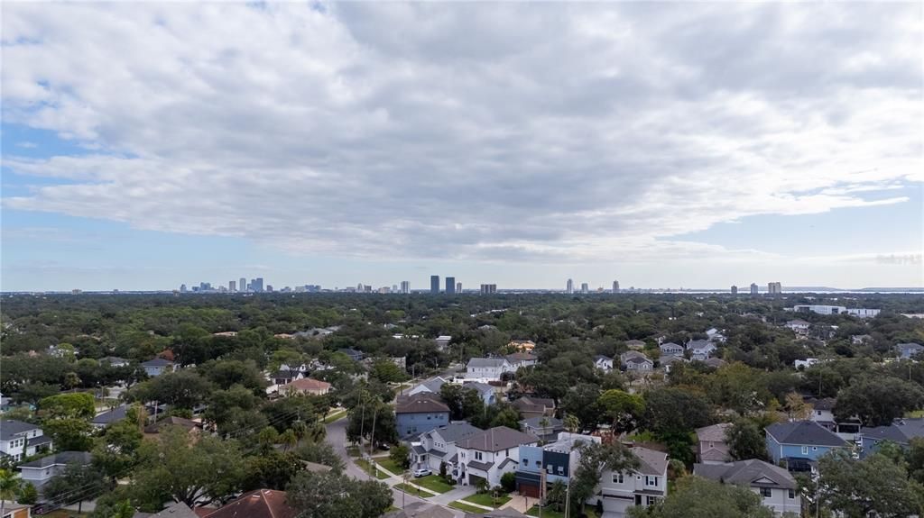 合同活跃: $550,000 (5 贝兹, 3 浴室, 2324 平方英尺)