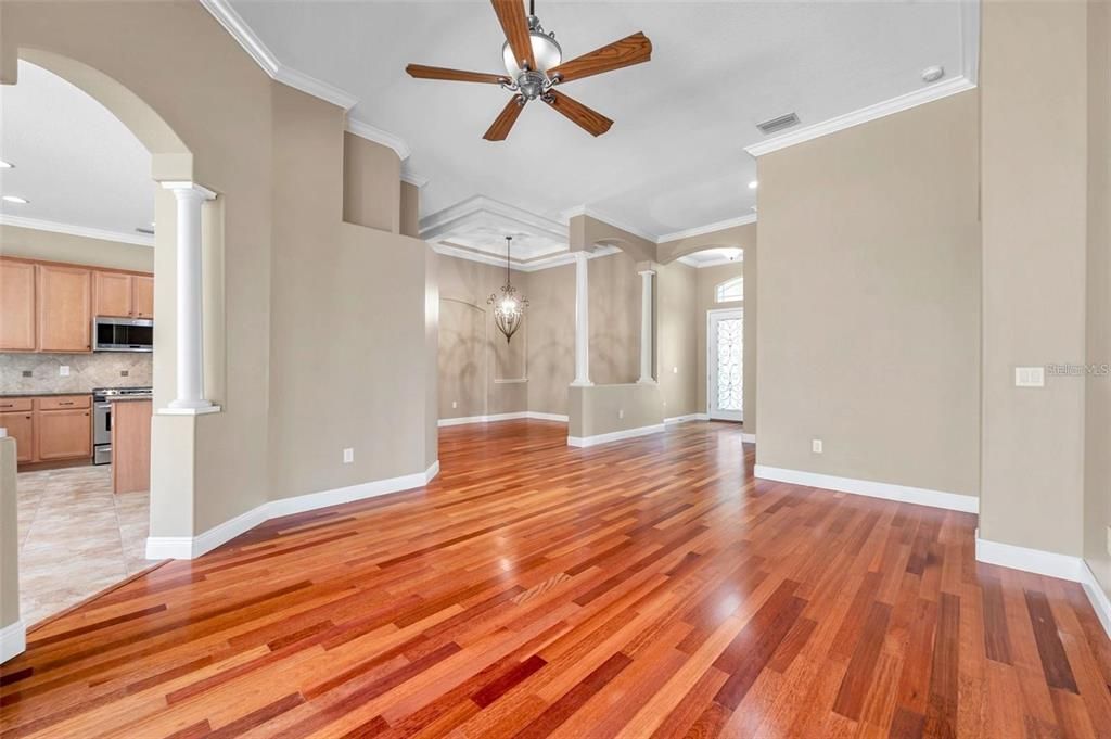 待售: $609,900 (5 贝兹, 4 浴室, 3236 平方英尺)