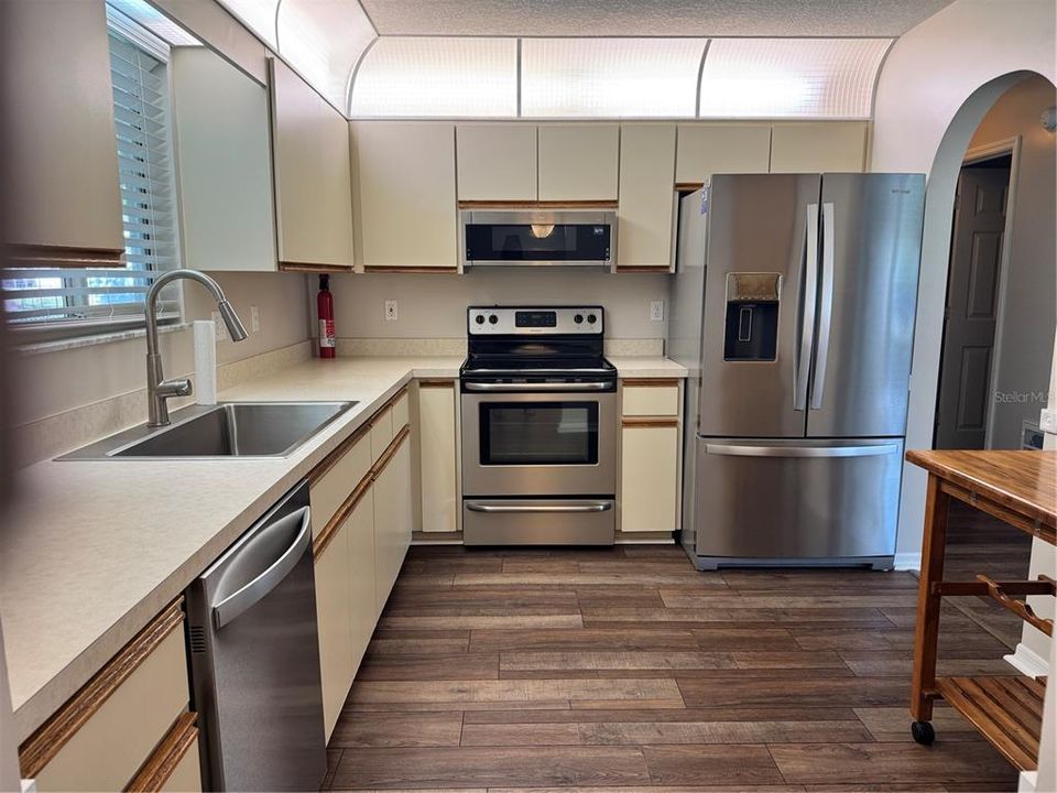 For Sale: $240,000 (2 beds, 2 baths, 1474 Square Feet)