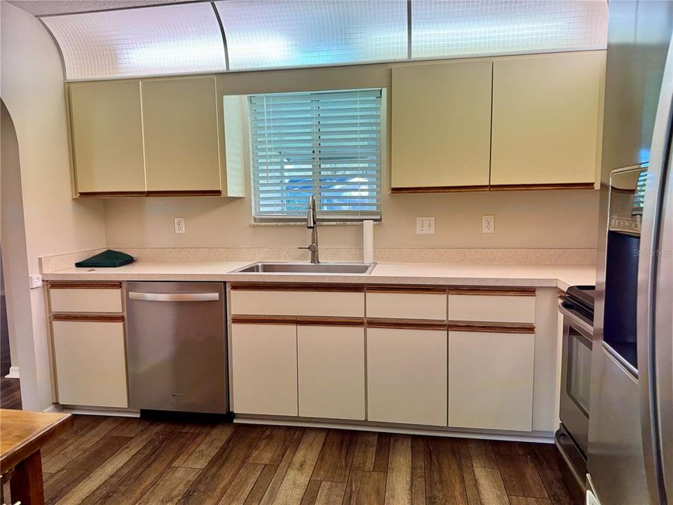 For Sale: $240,000 (2 beds, 2 baths, 1474 Square Feet)