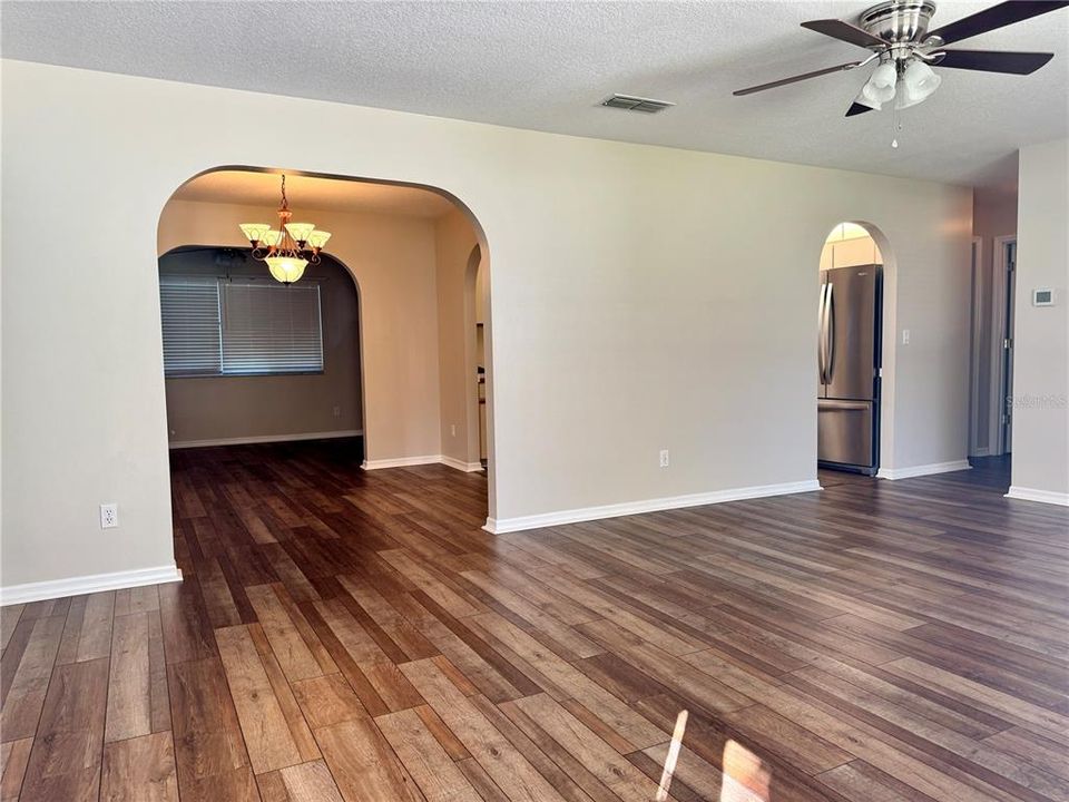 For Sale: $240,000 (2 beds, 2 baths, 1474 Square Feet)