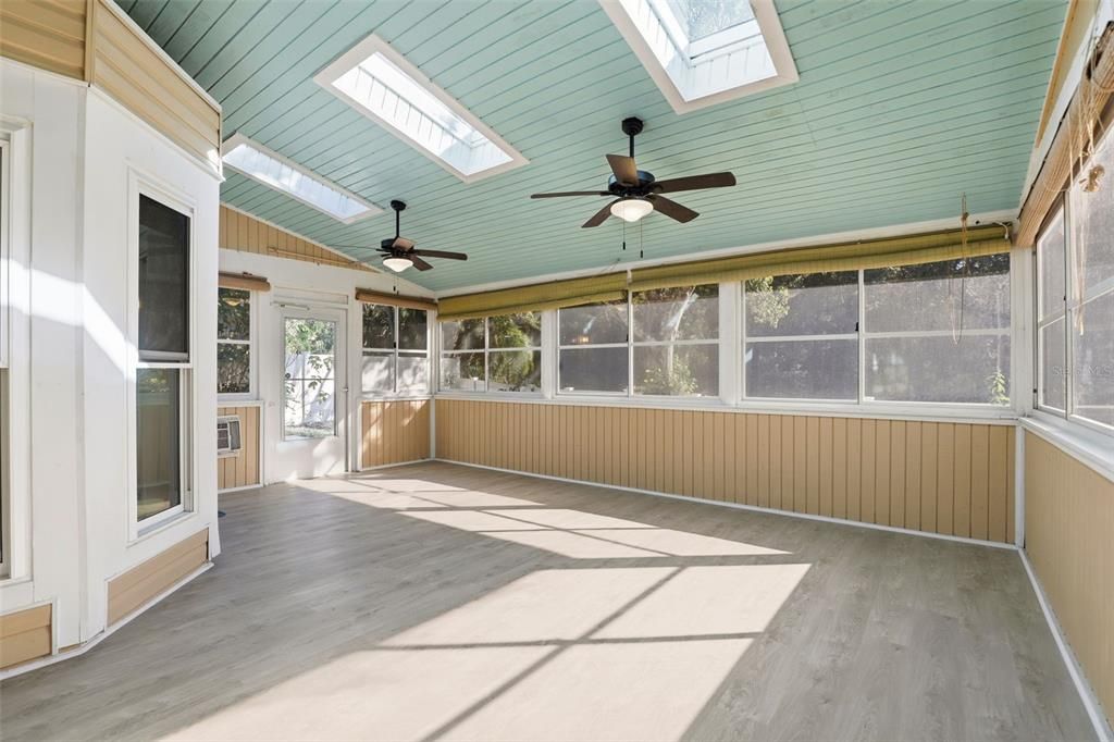 合同活跃: $440,000 (3 贝兹, 2 浴室, 1650 平方英尺)