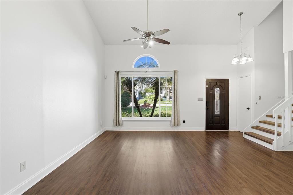 合同活跃: $440,000 (3 贝兹, 2 浴室, 1650 平方英尺)