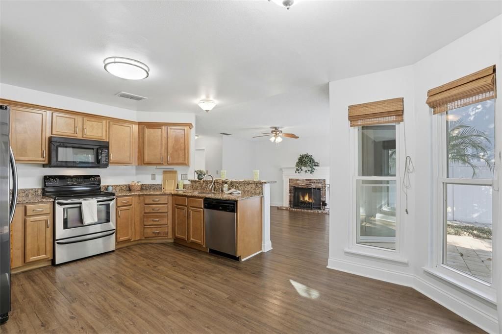 合同活跃: $440,000 (3 贝兹, 2 浴室, 1650 平方英尺)