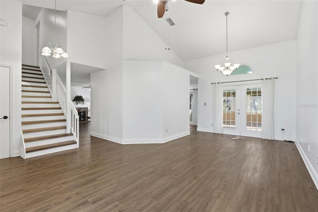 合同活跃: $440,000 (3 贝兹, 2 浴室, 1650 平方英尺)