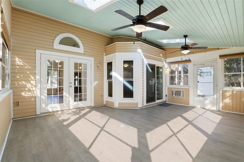 合同活跃: $440,000 (3 贝兹, 2 浴室, 1650 平方英尺)