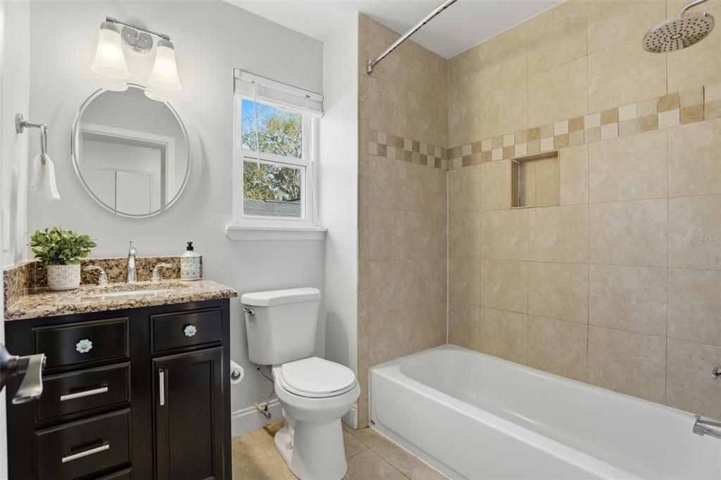 合同活跃: $440,000 (3 贝兹, 2 浴室, 1650 平方英尺)