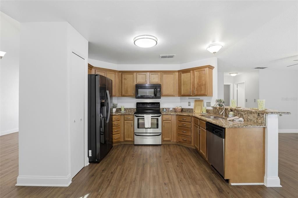 合同活跃: $440,000 (3 贝兹, 2 浴室, 1650 平方英尺)