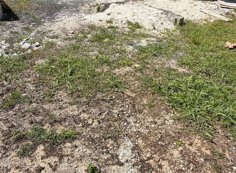 Под контрактом: $165,000 (2.27 acres)