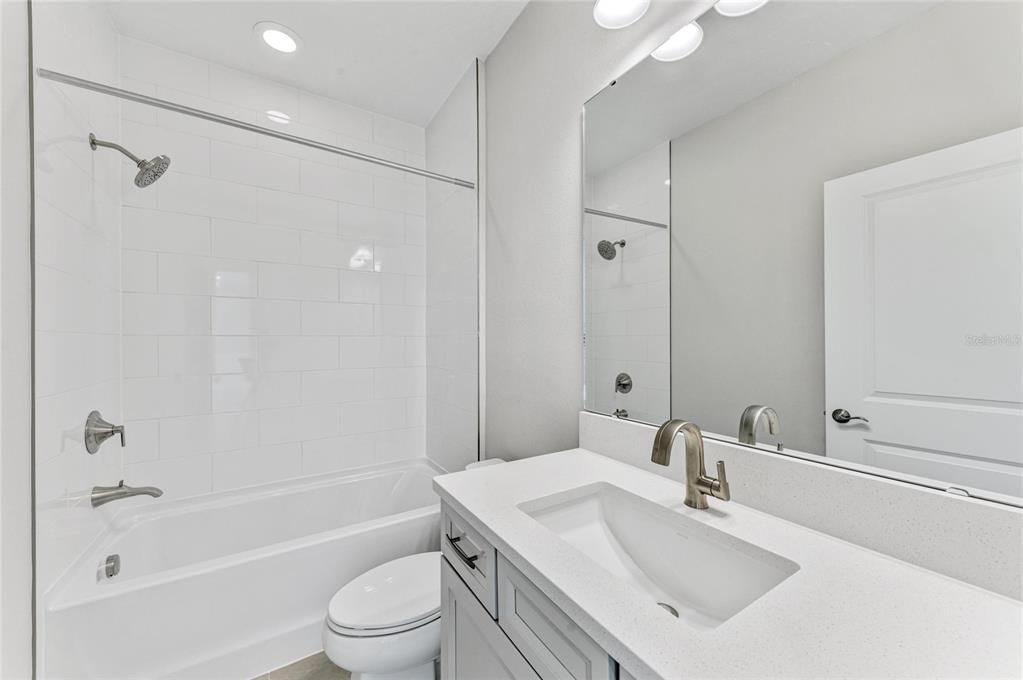 На продажу: $999,990 (4 спален, 3 ванн, 3642 Квадратных фут)