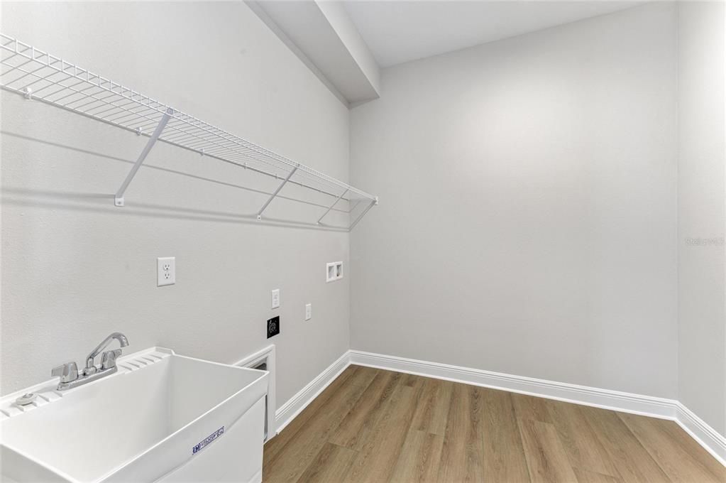 На продажу: $999,990 (4 спален, 3 ванн, 3642 Квадратных фут)