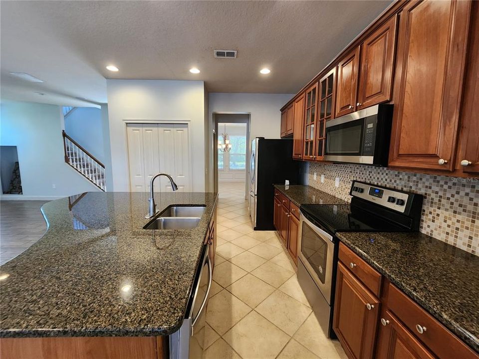 For Rent: $2,975 (4 beds, 2 baths, 2742 Square Feet)