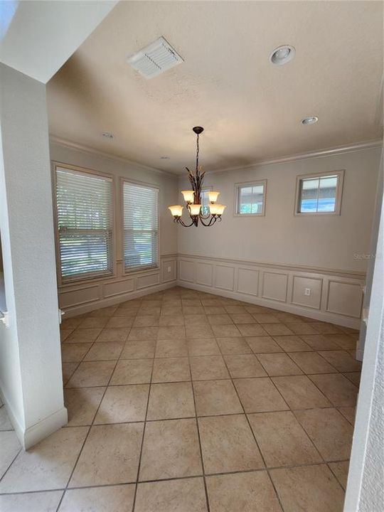 For Rent: $2,975 (4 beds, 2 baths, 2742 Square Feet)