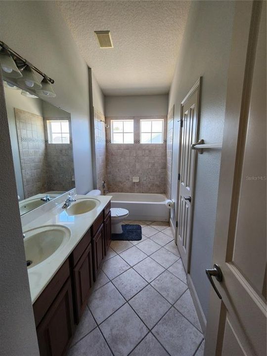 For Rent: $2,975 (4 beds, 2 baths, 2742 Square Feet)