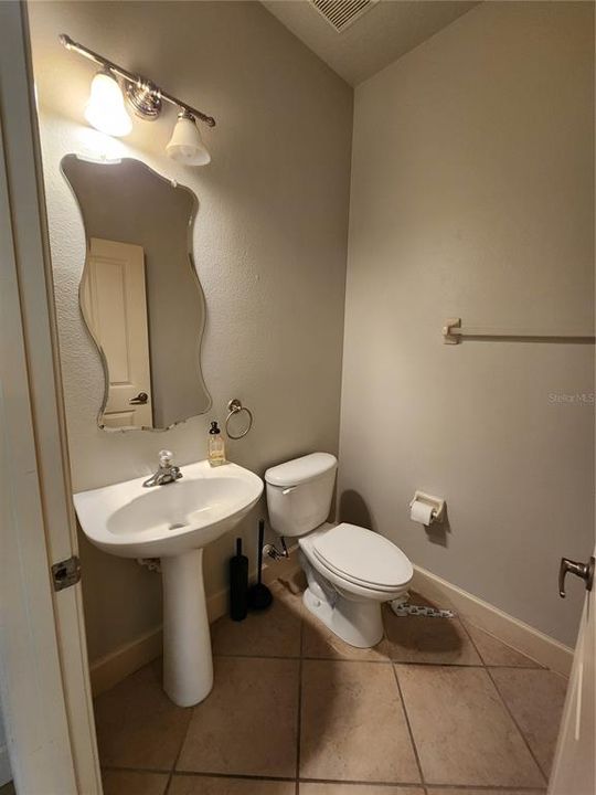 For Rent: $2,975 (4 beds, 2 baths, 2742 Square Feet)