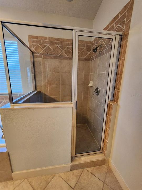 For Rent: $2,975 (4 beds, 2 baths, 2742 Square Feet)